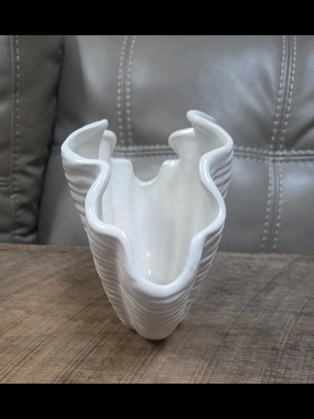 Kohl's White Scalloped Ceramic Vase ~ Coastal Decor ~ Bin Q